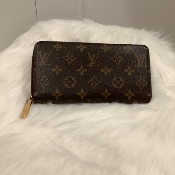 Louis Vuitton Zippy Monogram Wallet - Picture 2 of 8